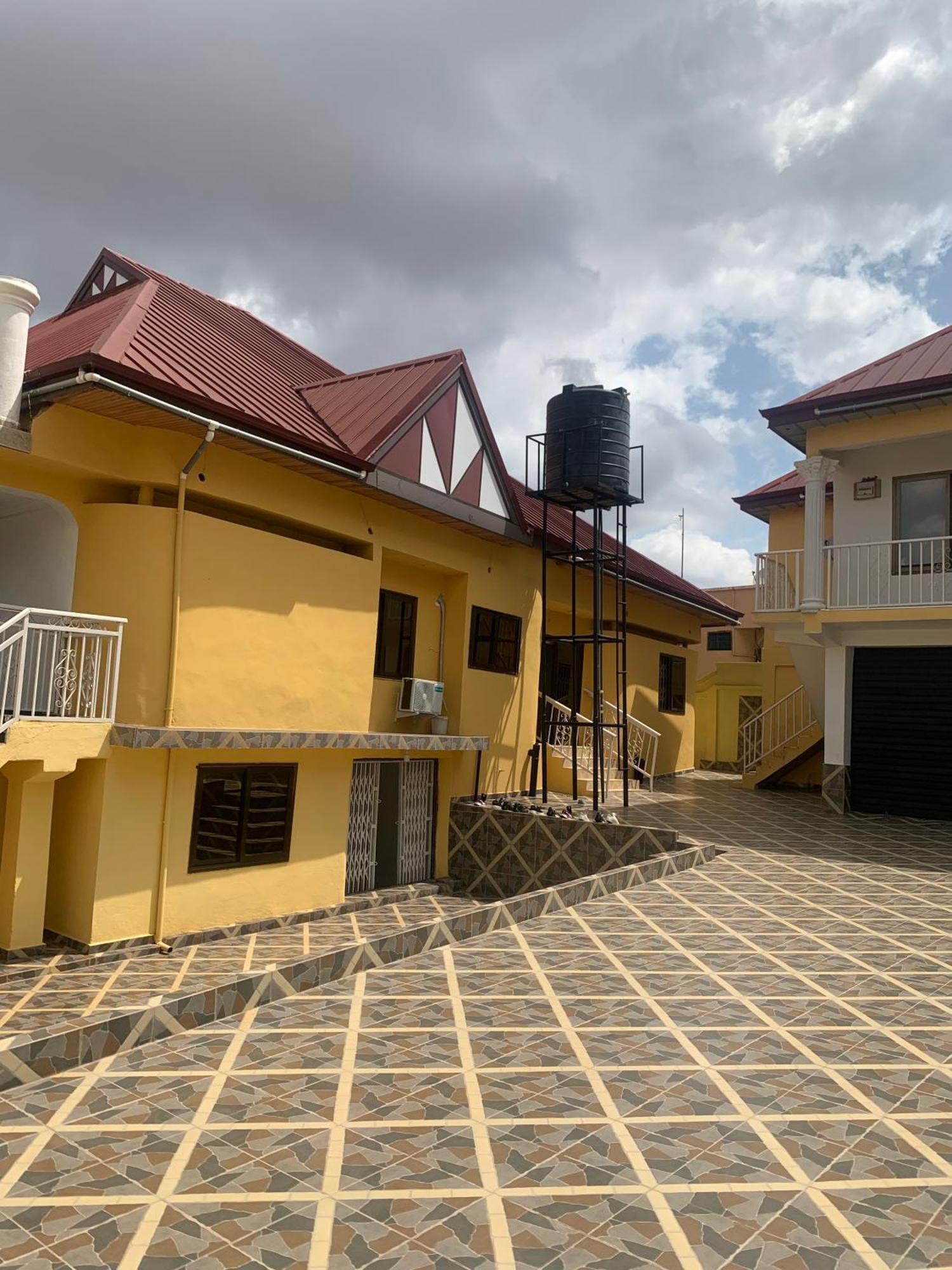 Esthers Villa Kumasi Exterior photo